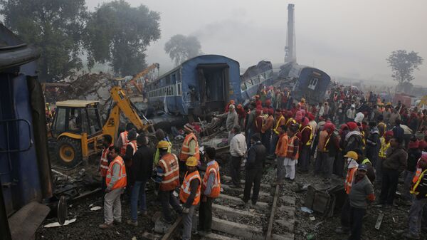 حادث تحطم قطار بعد عن خرج عن مسار السكة الحديدية في الهند، 21 نوفمبر/ تشرين الثاني 2016 - سبوتنيك عربي