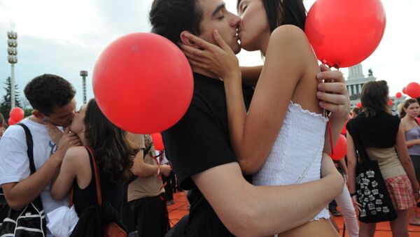 اليوم العالمي للتقبيل في موسكو - سبوتنيك عربي