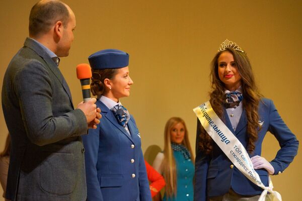 مسابقة أجمل مضيفة طيران في روسيا - الحائزة على اللقب آنا غورينا - سبوتنيك عربي