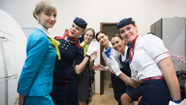 مسابقة أجمل مضيفة طيران في روسيا - المضيفات المشاركات في المسابقة - سبوتنيك عربي