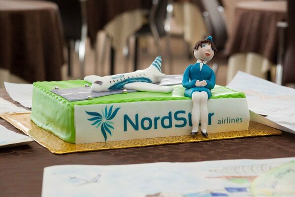 مسابقة أجمل مضيفة طيران في روسيا - كعكة المسابقة - سبوتنيك عربي