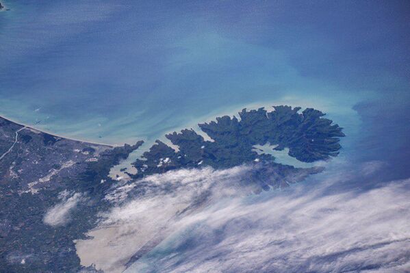 لحظة ثوران البركان في شبه جزيرة بانكس (نيوزيلندا)، التي التقطها رائد الفضاء أندريه بوريسنكو - سبوتنيك عربي