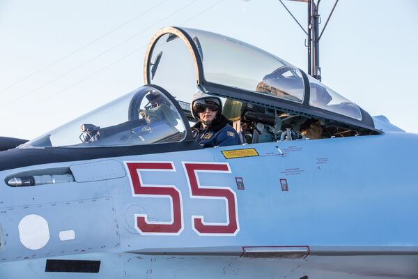 قاذفات سو- 35 اس الجديدة تصل المطار العسكري في كاريليا - سبوتنيك عربي