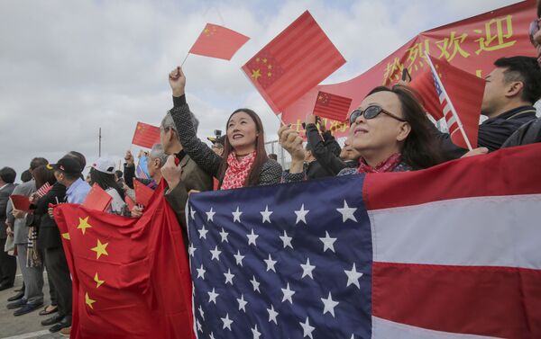 المواطنون الصينيون والأمريكيون يستقبلون البحرية الصينية  في سان دييغو، الولايات المتحدة 6 ديسمبر/ كانون الأول 2016 - سبوتنيك عربي