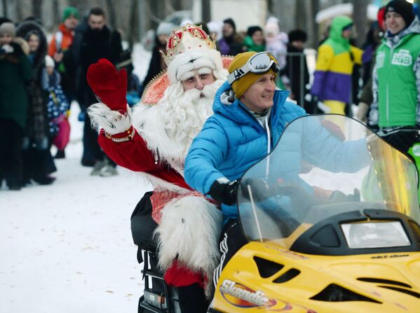 ديد موروز (بابا نويل الروسي) يزور يكاتيرنبورغ، روسيا، ديسمبر/ كانون الأول 2016 - سبوتنيك عربي