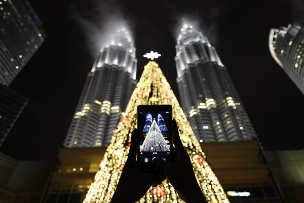 شجرة عيد الميلاد في كوالا لمبور، ماليزيا 2 ديسمبر/ كانون الأول 2016 - سبوتنيك عربي