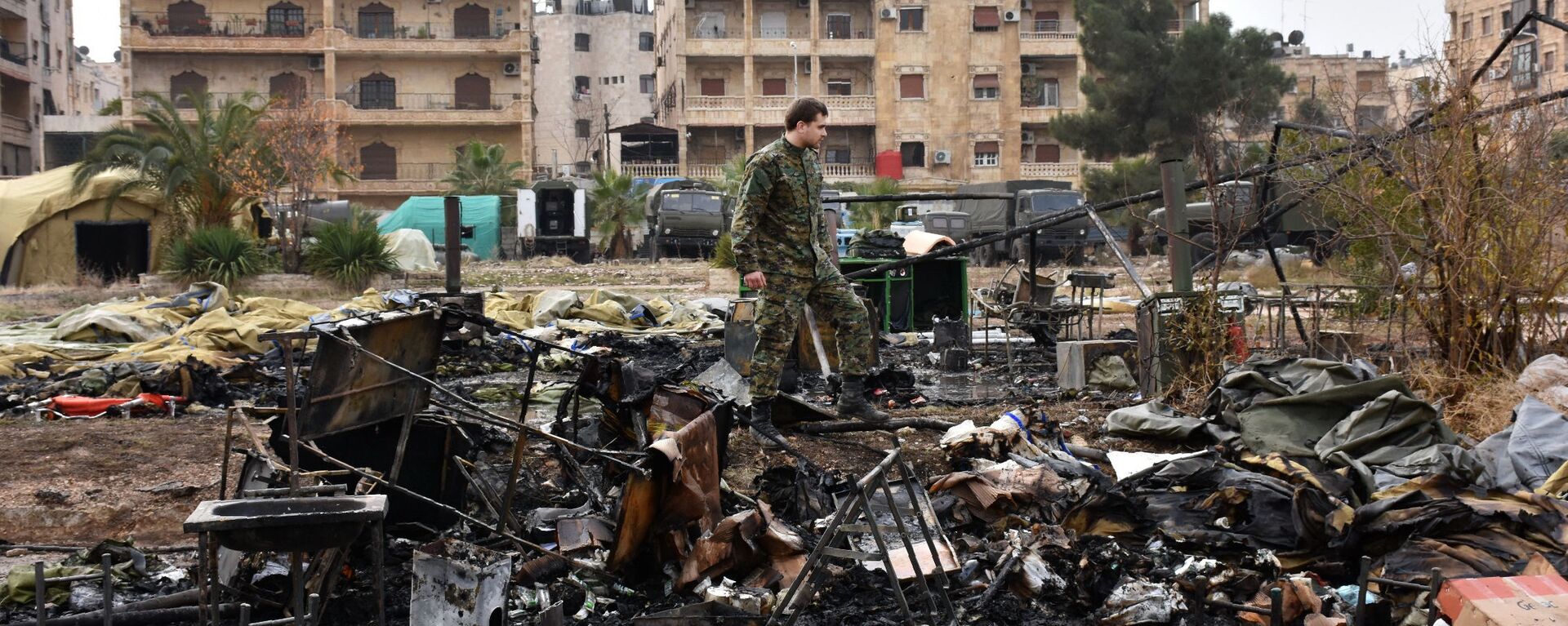  جندي روسي يتفقد المكان الذي قصف فيه المشفى الروسي في حلب، سوريا 5 ديسمبر/ كانون الأول 2016 - سبوتنيك عربي, 1920, 09.03.2022