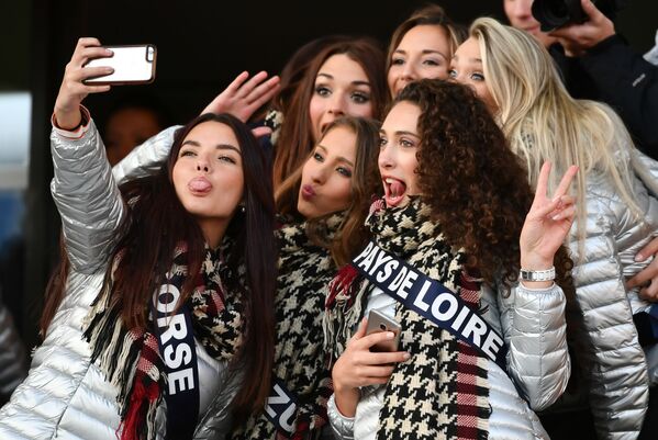 المشاركات في مسابقة ملكة جمال فرنسا لعام 2017 في مونبليه، فرنسا، 3 ديسمبر/ كانون الأول 2016 - سبوتنيك عربي