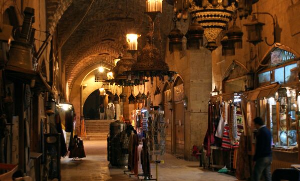 الناس في سوق خان الشونة في المدينة القديمة في حلب، 2009 - سبوتنيك عربي
