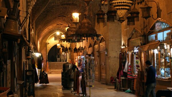 الناس في سوق خان الشونة في المدينة القديمة في حلب، 2009 - سبوتنيك عربي