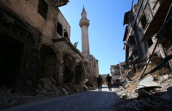 الجيش السوري يدخل الاسواق المدمرة في مركز مدينة حلب التاريخي في 16 سبتمبر 2016. - سبوتنيك عربي
