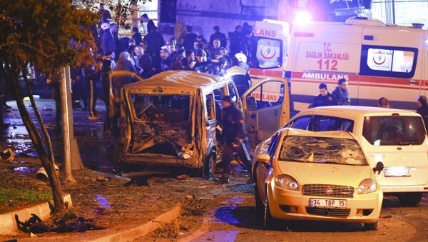 Police arrive at the site of an explosion in central Istanbul, Turkey, December 10, 2016 - سبوتنيك عربي