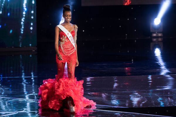 الكينية إيفيلين جامبي ثانغو خلال نهائي مسابقة ملكة جمال العالم 2016، ميرلاند، الولايات المتحدة 18 ديسمبر/ كانون الأول 2016 - سبوتنيك عربي