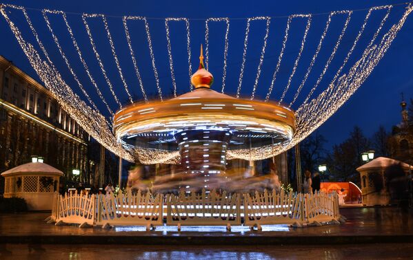 افتتاح مهرجان رحلة إلى عيد الميلاد في تفيرسكوي بولفار بموسكو. - سبوتنيك عربي