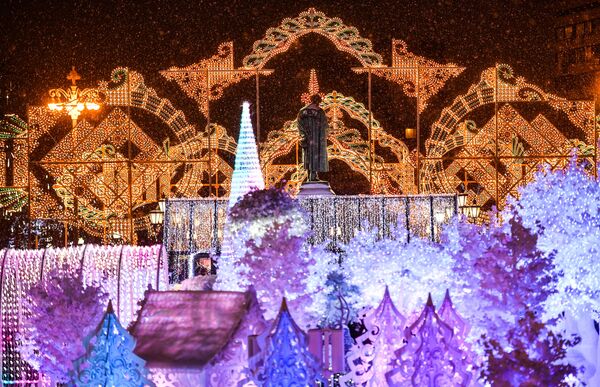 افتتاح مهرجان رحلة إلى عيد الميلاد في ساحة بوشكين بموسكو. - سبوتنيك عربي