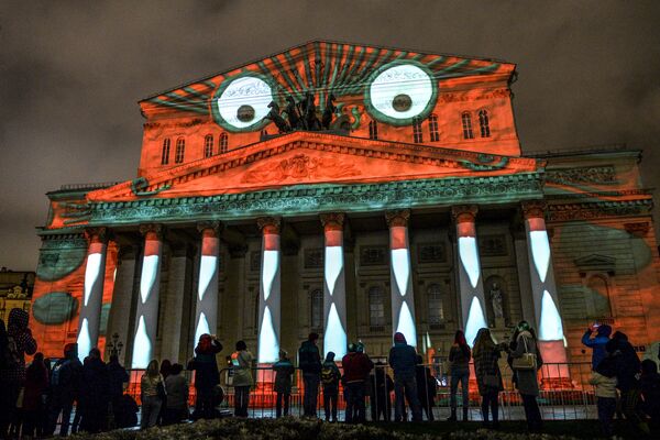 العرض الفني الضوئي دائرة الضوء السنوي على مسرح بولشوي (المسرح الكبير) بموسكو - سبوتنيك عربي