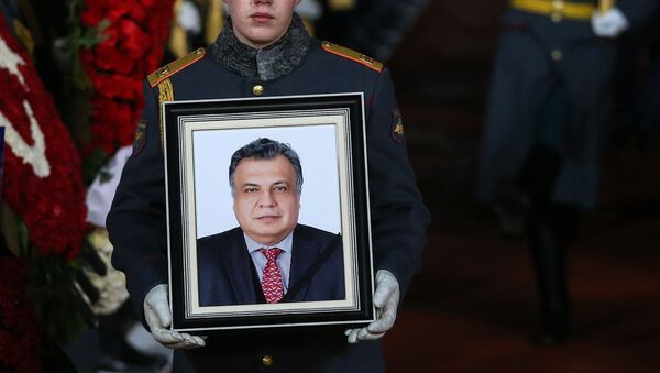 وصول جثمان السفير الروسي إلى تركيا أندريه كارلوف إلى مطار فنوكوفو في موسكو - سبوتنيك عربي