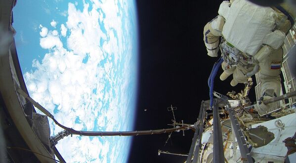 السير في الفضاء الخارجي لرواد الفضاء الروس - سبوتنيك عربي