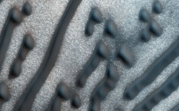 خطوط وبقع جديدة من الكثبان على الكوكب الأحمر المريخ - سبوتنيك عربي