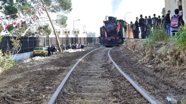 قطار دمشق البخاري يشق طريقه إلى الهامة - سبوتنيك عربي