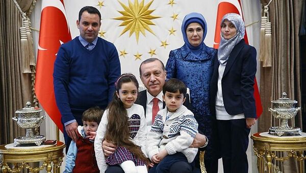 أردوغان والطفلة بانا العابد - سبوتنيك عربي