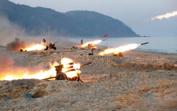 إطلاق صواريخ باليستية، كوريا الشمالية 21 ديسمبر/ كانون الأول 2016 - سبوتنيك عربي