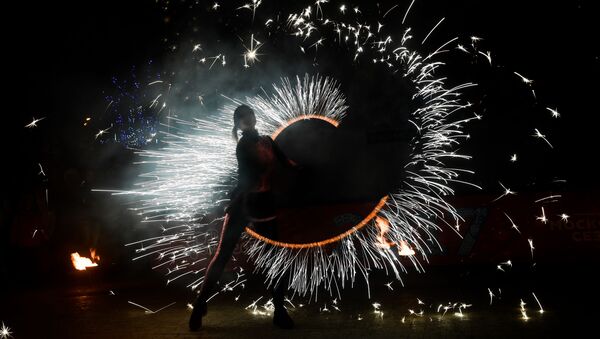 ألعاب نارية وضوئية في تفيرسكو بولفار في موسكو استعداداً لاستقبال رأس السنة الجديدة - سبوتنيك عربي