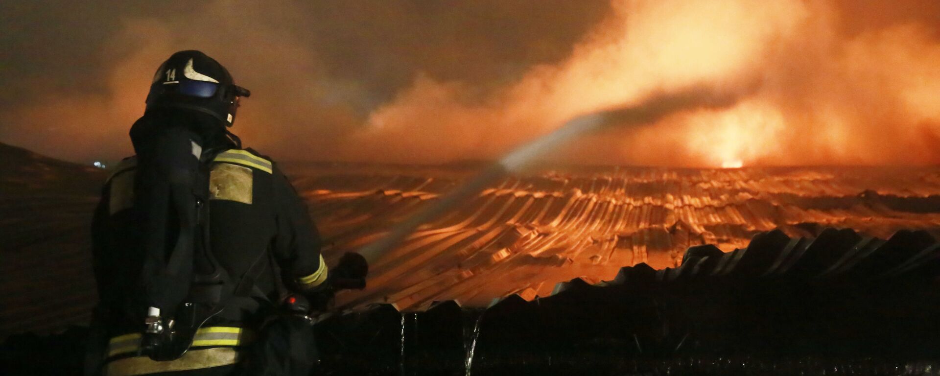 إطفاء حريق مشتعل في مخزن بحي غوليانوفو في شرق موسكو - سبوتنيك عربي, 1920, 31.05.2023