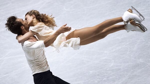Ganriela Papadakis and Guillaume Cizeron of France perform their free dance at the European Figure Skating Championships in Stockholm - سبوتنيك عربي