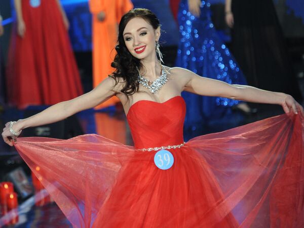 الروسية في نهائي المسابقة الدولية الروسية-المنغولية-الصينية - ملكة الثلج في الصين، فيكتوريا بوريسوفا - سبوتنيك عربي