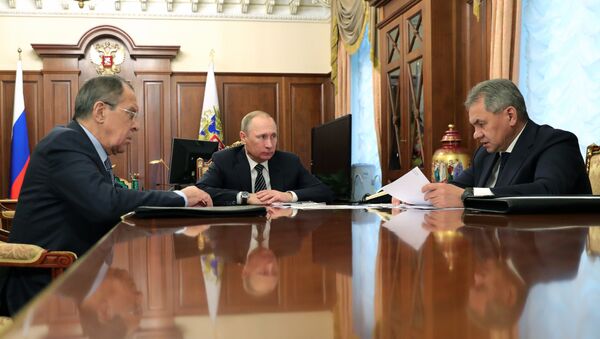 الرئيس بوتين ووزير الدفاع شويغو ووزير الخارجية لافروف - سبوتنيك عربي