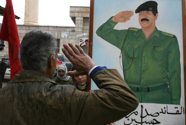 مراسم دفن رمزية للرئيس العراقي صدام حسين في فلسطين، 31 ديسمبر/ كانون الأول 2006 - سبوتنيك عربي