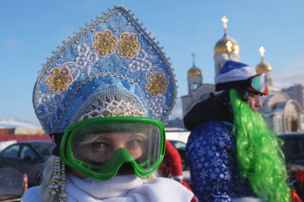 فتيات بابا نويل في سمارا، روسيا - سبوتنيك عربي