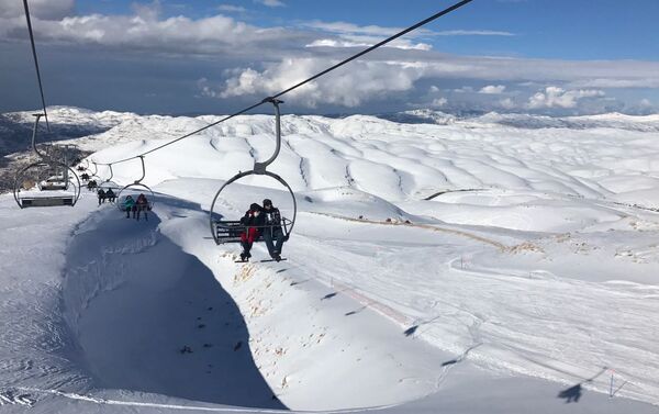 التزلج في جبال لبنان - سبوتنيك عربي