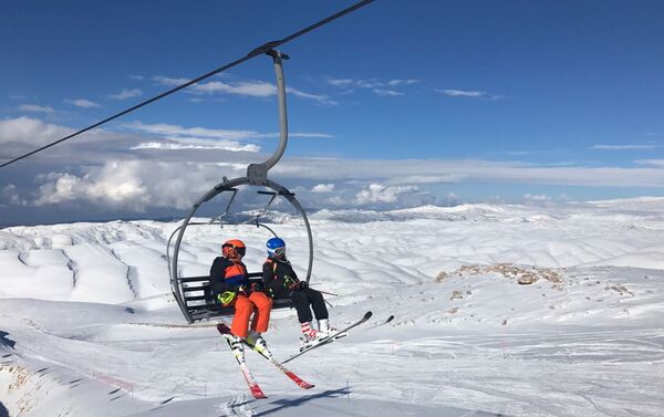 التزلج في جبال لبنان - سبوتنيك عربي
