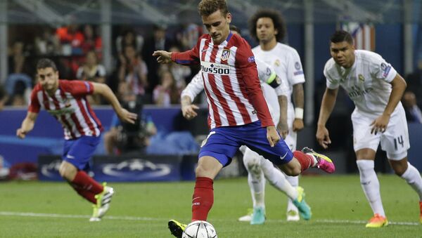 Atletico's Antoine Griezmann misses a penalty kick during the Champions League final soccer match between Real Madrid and Atletico Madrid at the San Siro stadium in Milan, Italy, Saturday, May 28, 2016 - سبوتنيك عربي