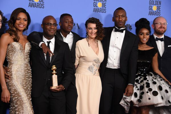 الممثلون وأصحاب الفيلم الحائز على جائزة غولدن غلوب كأفضل فيلم Moonlight - سبوتنيك عربي