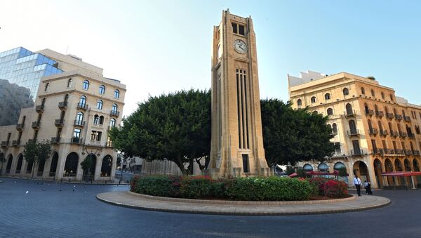 Пятиэтажная башня Сераль с часами и здание парламента на центральной площади Бейрута в Ливане - سبوتنيك عربي
