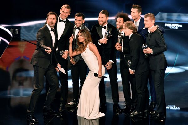 كريستيانو رونالدو ينال جائزة أفضل لاعب وفقاً لـ فيفا، زوريخ، ألمانيا، 9 يناير/ كانون الثاني 2017 - سبوتنيك عربي