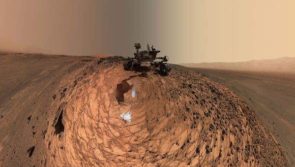 ж مارس روفر (هي عربة متجولة مؤتمتة تستطيع السير بمفردها على سطح المريخ لدى هبوطها عليه) - سبوتنيك عربي