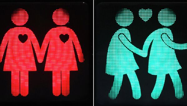 Traffic lights showing female same-sex couples in Vienna - سبوتنيك عربي