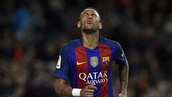Barcelona's Brazilian forward Neymar gestures during the Spanish league football match FC Barcelona vs Malaga CF at the Camp Nou stadium in Barcelona, on November 19, 2016 - سبوتنيك عربي