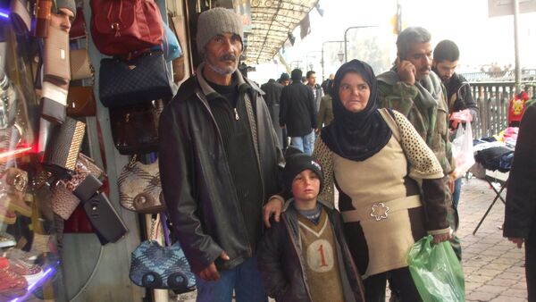 عائلة سورية مهجرة - سبوتنيك عربي