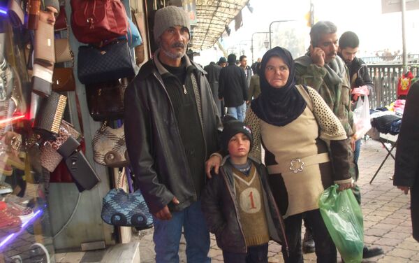 عائلة سورية مهجرة - سبوتنيك عربي
