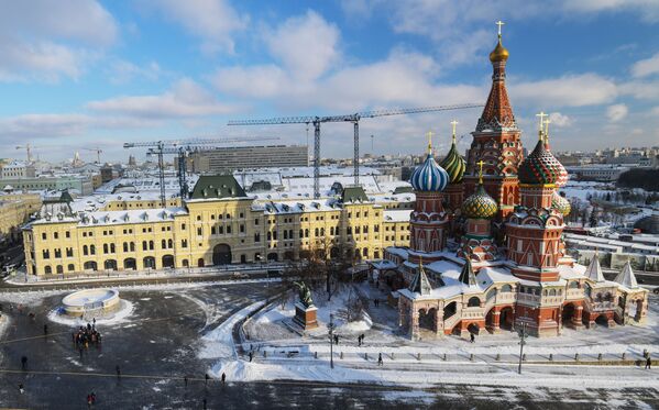 الساحة الحمراء في موسكو مع المحال التجارية و كنيسة فاسيلي بلاجيني - سبوتنيك عربي