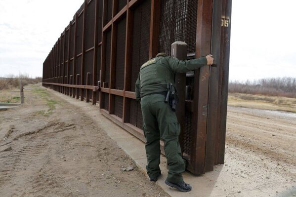 دوريات حرس الحدود الأمريكي على الحدود بين المكسيك والولايات المتحدة - سبوتنيك عربي