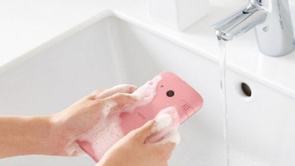 هاتف ذكي يمكنك غسله بالماء والصابون - سبوتنيك عربي