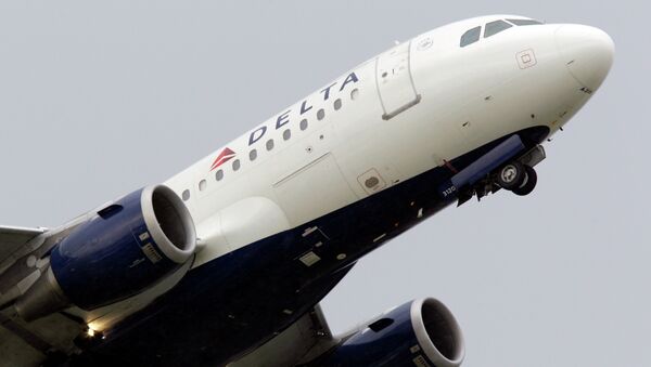 Delta airlines jet takes off at the Detroit Metropolitan Airport in Romulus, Mich. Delta spokesperson Brian Kruse stressed that the airlines does not condone discrimination of any kind. - سبوتنيك عربي