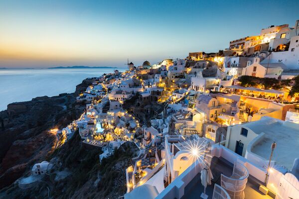 بنايات بيضاء في مدينة أويا، اليونان - للمصور مات باري المشارك في مسابقة National Geographic Traveller-2017 - سبوتنيك عربي