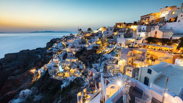 بنايات بيضاء في مدينة أويا، اليونان - للمصور مات باري المشارك في مسابقة National Geographic Traveller-2017 - سبوتنيك عربي